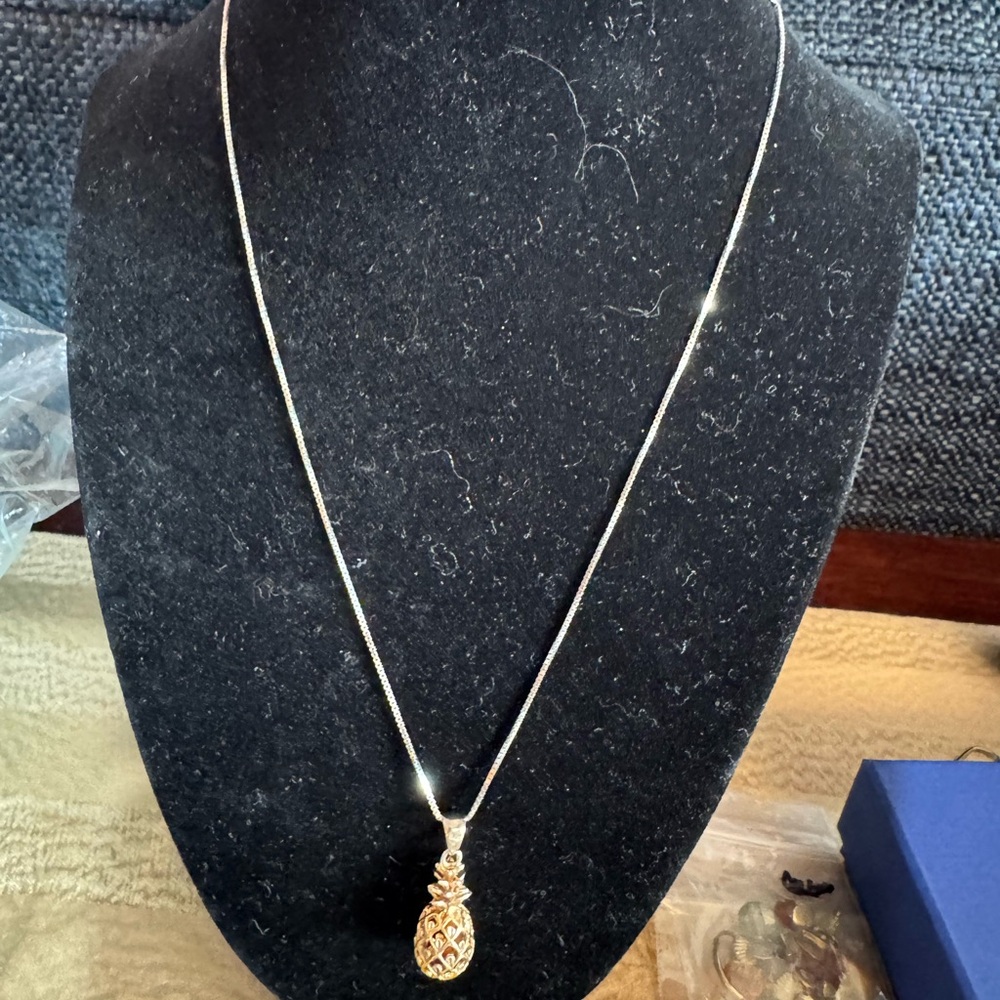 Elegant Sterling Silver Pineapple Pendant Necklace